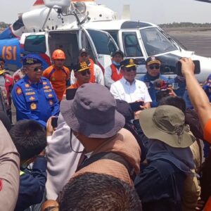 5. Angin 35 Knot Tak Halangi Helikopter Polri Evakuasi Jenazah Korban KM Virgo