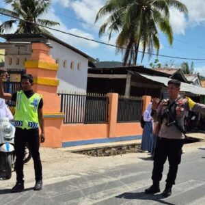 Cegah Tawuran Pelajar, Bhabinkamtibmas Polsek Monta Laksanakan Penjagaan dan Gatur Lalin di SMAN 2 Monta