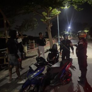 Cegah Gangguan Kamtibmas dan Aksi 3C, Sat Samapta Polres Sumbawa Gelar Patroli KRYD di Taman Lembi