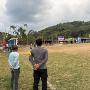 Bhabinkamtibmas Hadir Berikan Pengamanan, Pertandingan Sepak Bola Mini Bupati Cup 2026 di Batu Dulang Berjalan Aman