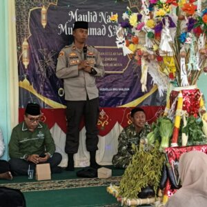 Kapolsek Moyo Hilir Hadiri Peringatan Maulid Nabi di SMPN 3 Moyo Hilir, Beri Pesan Tegas Jauhi Narkoba dan Kenalpot Brong