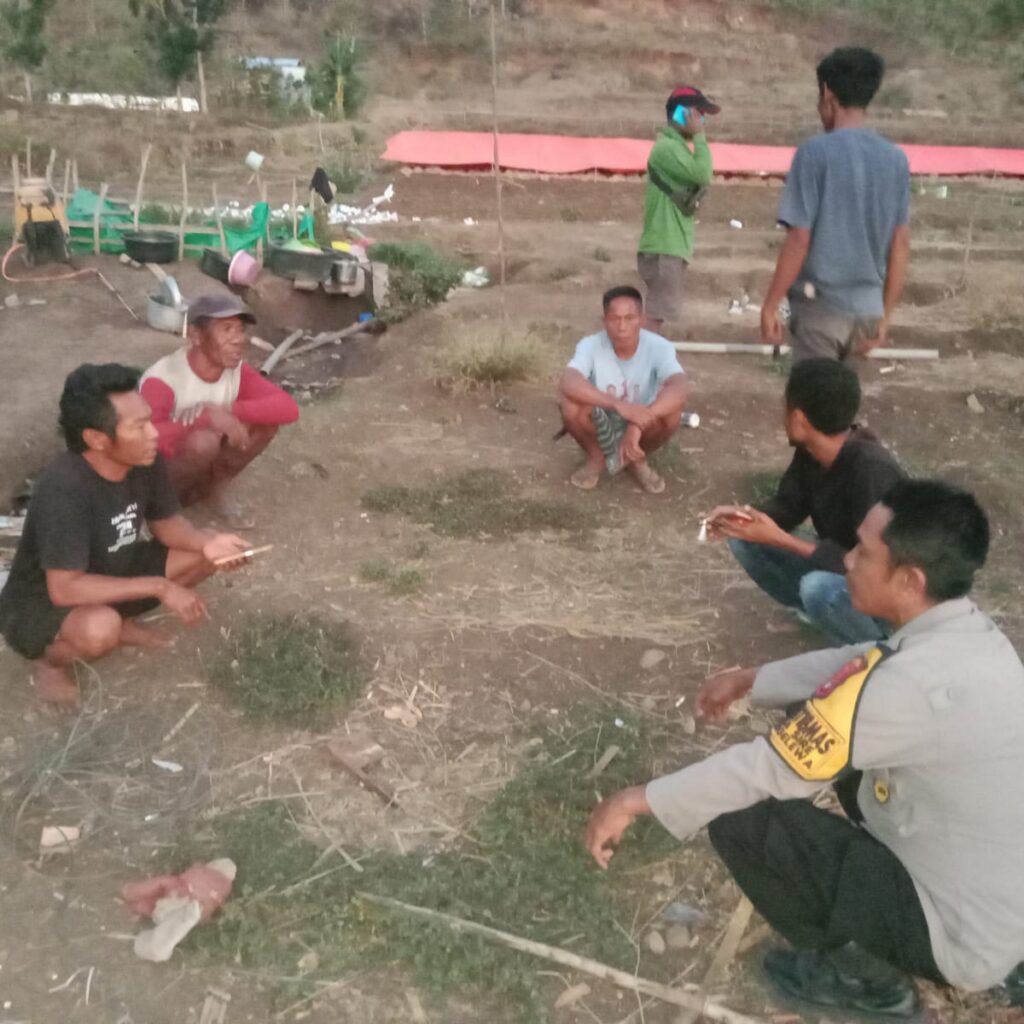 Bhabinkamtibmas Polsek Kempo Ajak Warga Manfaatkan Lahan Pekarangan untuk Dukung Ketahanan Pangan