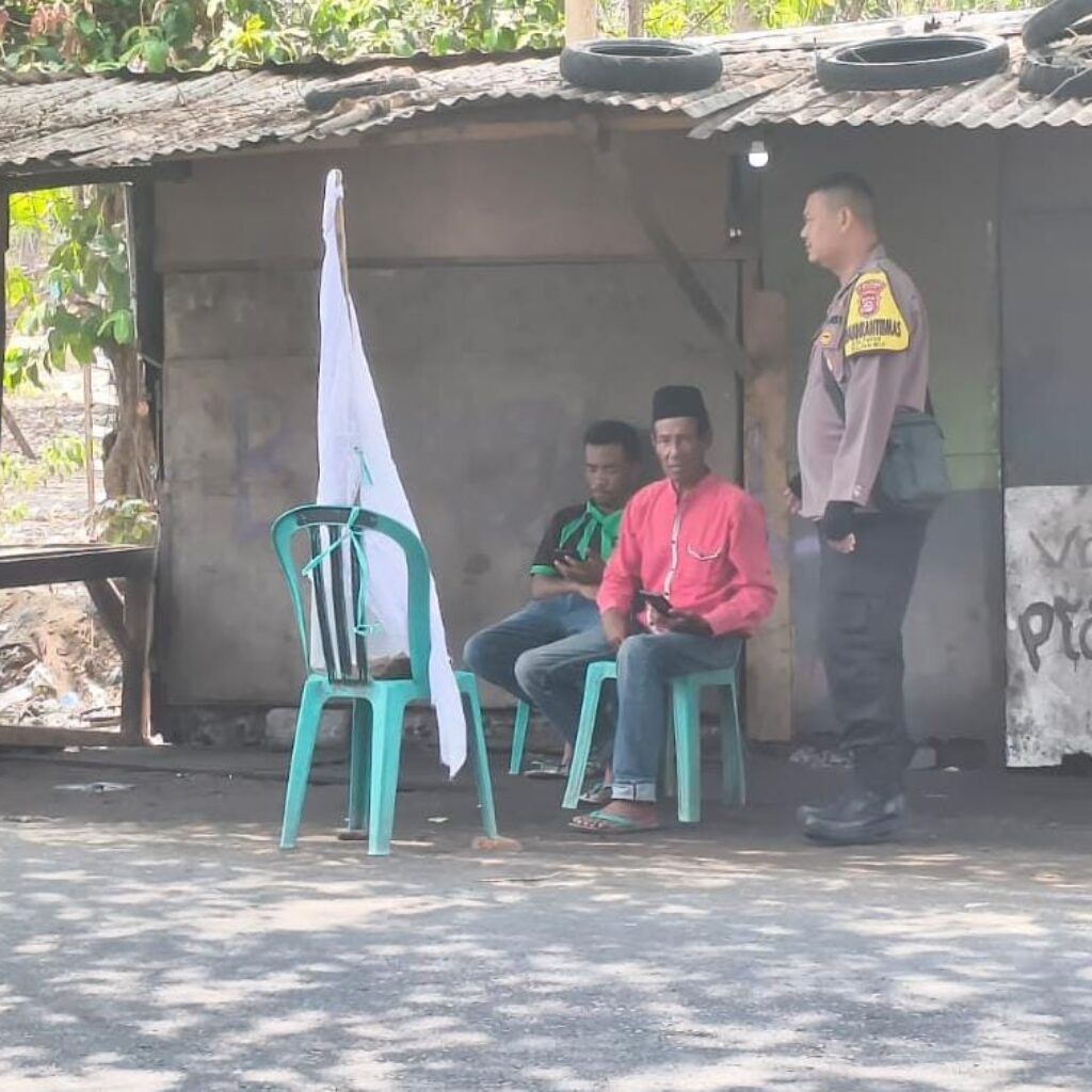 Wujud Belasungkawa, Bhabinkamtibmas Polsubsektor Palibelo Laksanakan Sambang Duka
