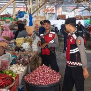 Patroli di Pasar Tanah Mira, Polisi Sapa Pedagang hingga Juru Parkir