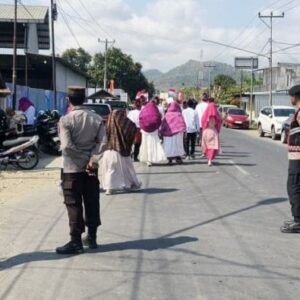 Sat Samapta Kawal Pawai Ta’ruf MTQ XXII Sumbawa Barat, Ajak Warga Jaga Kamtibmas