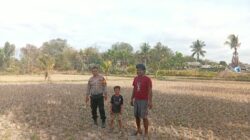 Bhabinkamtibmas Desa Santong Sambangi Warga, Ajak Jaga Kamtibmas Jelang Pilkades Serentak