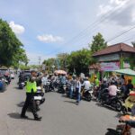 Sambut Jam Kepulangan Sekolah, Satlantas Polres Sumbawa Gencarkan Pengaturan Lalu Lintas Strong Point Siang