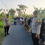 Personel Polsek Selong Lakukan Pengamanan Tradisi Nyongkolan di Lombok Timur