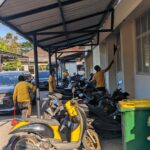 Jaga Kebersihan dan Kenyamana Lingkungan Kerja, Personel Polres Sumbawa Barat Gelar Kegiatan Korve Bersama