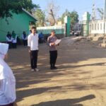 Police go to school, Bhabinkamtibmas Polsek Soromandi Jadi Irup Bendera di MIS Al-Mutmainah dan ini Pesannya