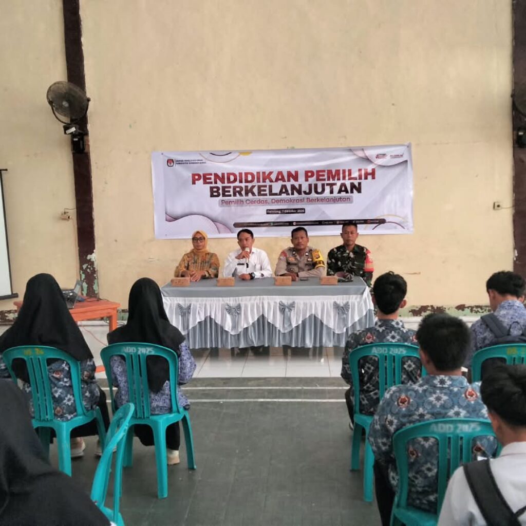 Bhabinkamtibmas Desa Seloto Mendampingi Sosialisasi KPU Sumbawa Barat