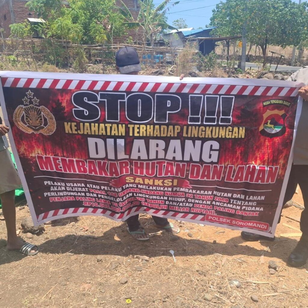 Mencegah Karhutla, Polsek Soromandi rutin melaksnakan sosialisasi pencegahan secara dor to dor
