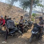 Antisipasi Karhutla dan TPPO, Bhabinkamtibmas Desa Mantar Sambang Warga Sampaikan Imbauan Kamtibmas