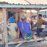 Bhabinkamtibmas Desa Mumbu Ajak Warga Manfaatkan Lahan Pekarangan untuk Dukung Ketahanan Pangan
