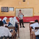 Sambangi SMP Negeri 1 Monta, Personel Polsek Monta Sosialisasi Penerimaan Siswa Baru SMA Kemala Bhayangkara
