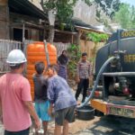 Warga Desa Runggu krisis air bersih, Kapolres Bima Perintahkan Unit Rantis Segera Kerahkan Mobil Tangki Berkapasitas 5000 liter air bersih