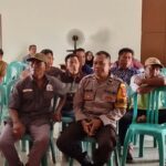 Dukung Kelancaran Pilkades, Bhabinkamtibmas Desa Kokarlian Hadiri Sosialisasi dan Simulasi E-Voting