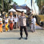Kawal Upacara Melasti Umat Hindu Desa Adat Sukamaju, Personel Gabungan Polsek Lunyuk dan TNI Pastikan Suasana Khidmat