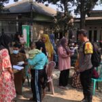 Bhabinkamtibmas Polsek Woha Pantau Pelaksanaan Imunisasi di Desa Binaannya