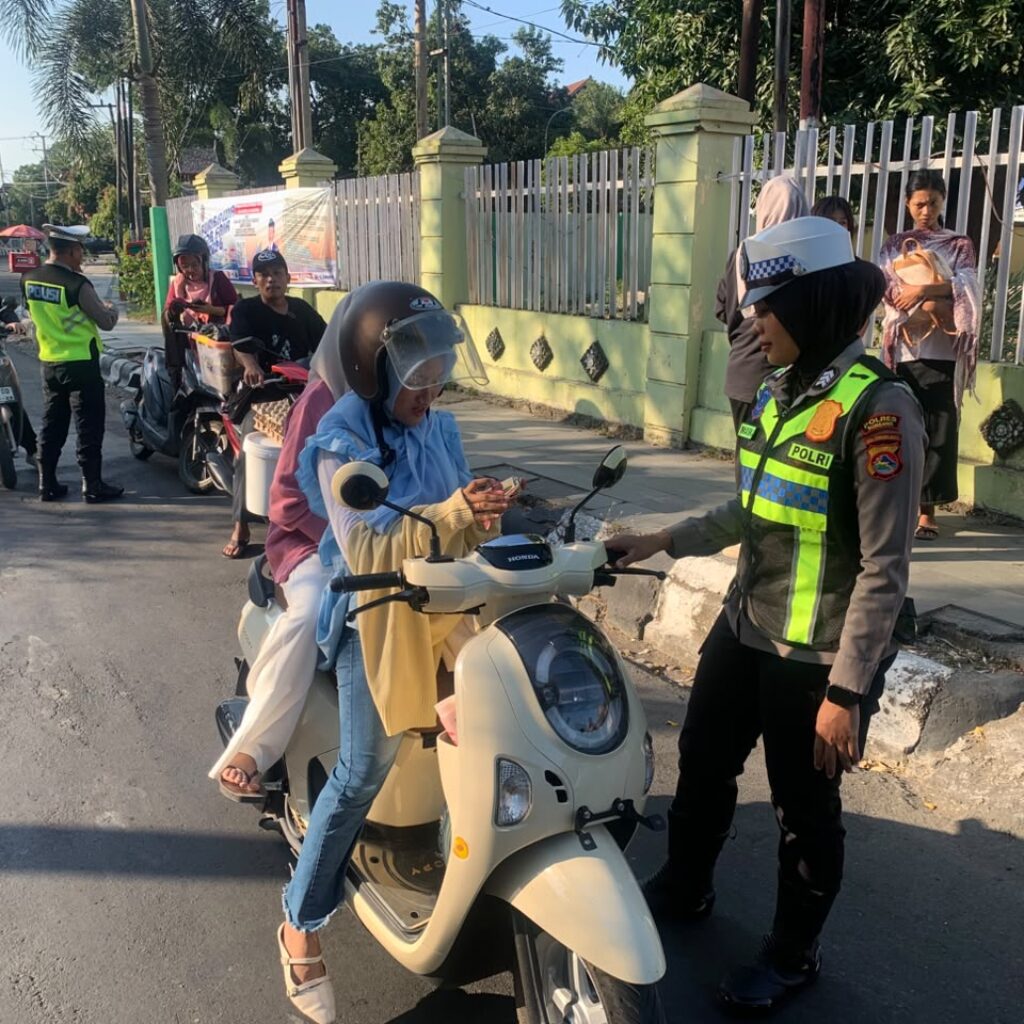Tingkatkan Kedisiplinan Berlalulintas dan Kepatuhan Pajak, Tim Gabungan Gelar Operasi Penertiban di Depan Kantor Pertanian Sumbawa