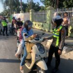 Tingkatkan Kedisiplinan Berlalulintas dan Kepatuhan Pajak, Tim Gabungan Gelar Operasi Penertiban di Depan Kantor Pertanian Sumbawa
