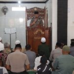 Jum’at Keliling di Masjid Salahuddin, Kapolres Bima Kota Ajak Masyarakat Perangi Narkoba dan Jaga Kamtibmas