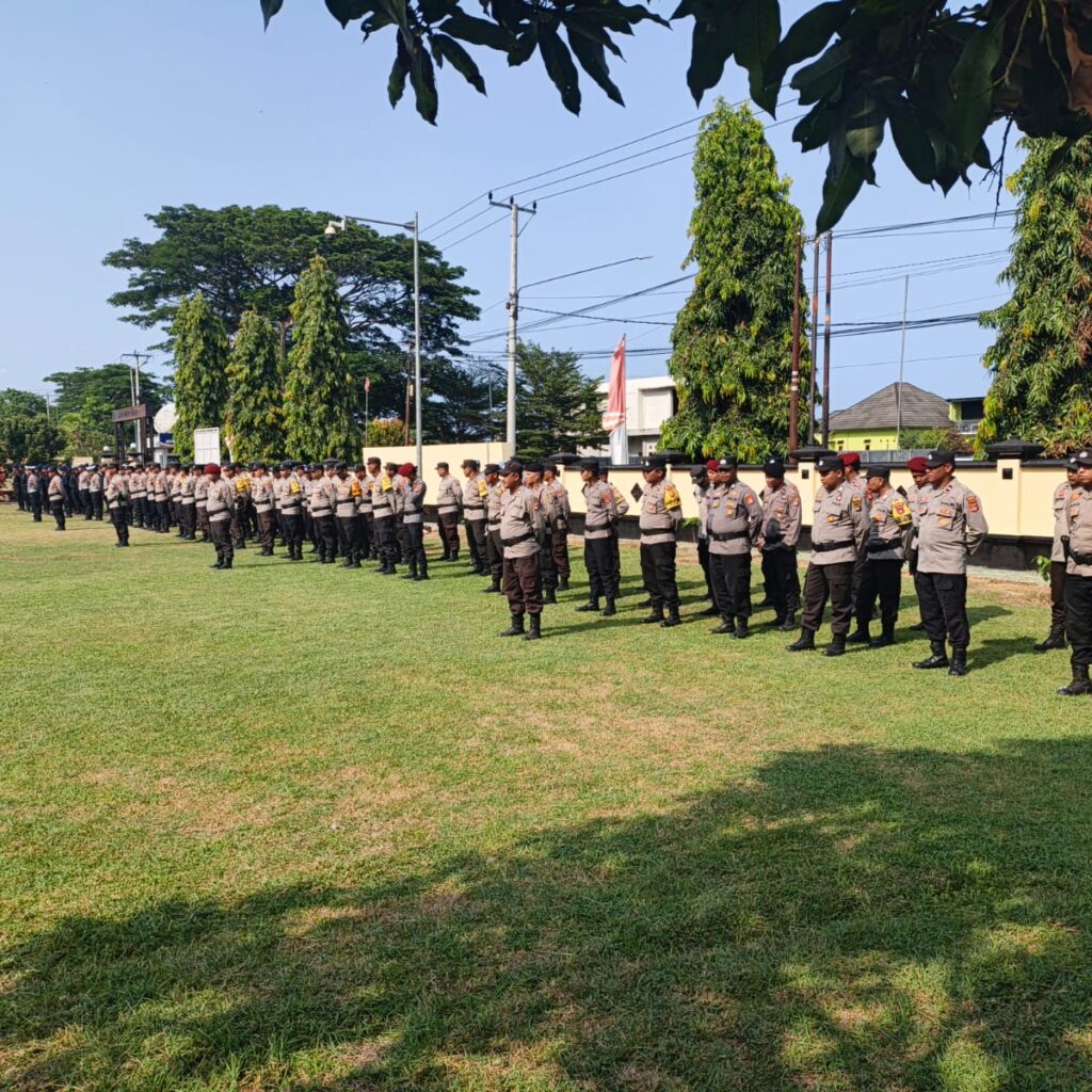 Kapolres Sumbawa Barat Tegaskan Netralitas dan Kesiapssiagaan Dalam Apel Pergeseran Pasukan Pengamanan Pilkades Serentak