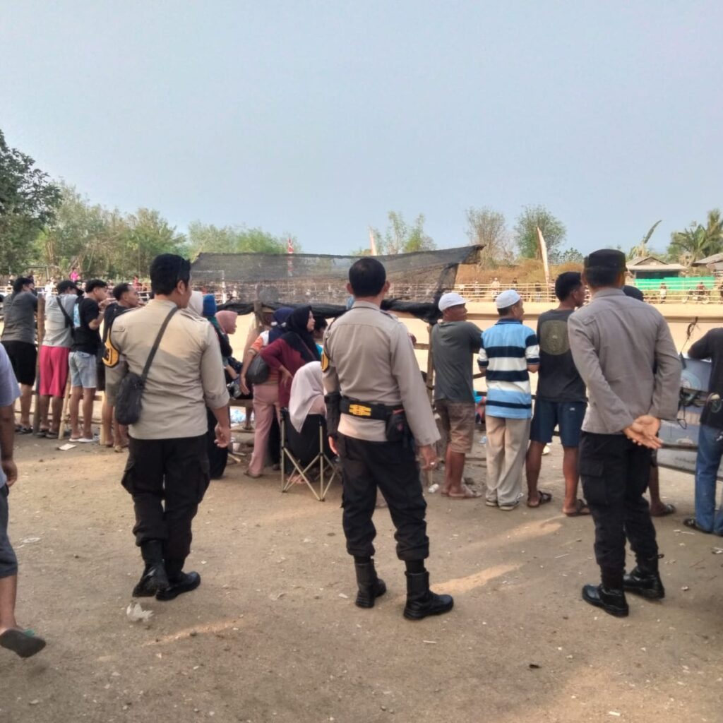 Amankan Turnamen Sepak Bola Mini Badas Cup II, Personel Polsek Labuhan Badas Imbau Suporter Jaga Sportivitas