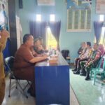 Dukung Kesehatan Masyarakat, Bhabinkamtibmas Hadiri Tracing TBC Terintegrasi dan Cek Kesehatan Gratis di Desa Moteng