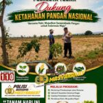 ANGGOTA POLSEK KEREK DAMPINGI PETANI OLAH LAHAN PERTANIAN UNTUK TANAMAN JAGUNG