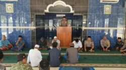 Implementasikan Program “Polisi Bersama Masyarakat”, Kapolsek Lape Gelar Jum’at Keliling di Masjid At-Thin Desa Dete